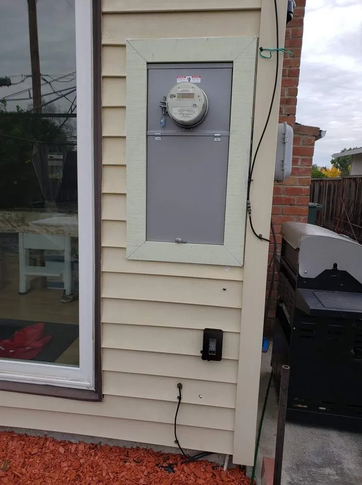 Slide of Cortes Electric