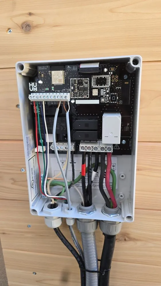 Trusted electrician providing circuit breaker repair in , 