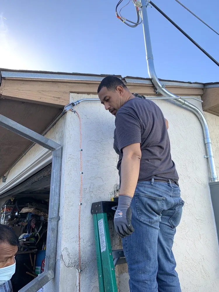 Slide of Cota Electric