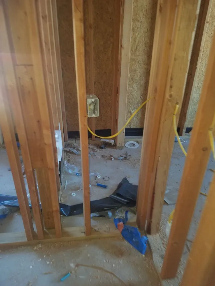 Emergency electrician providing panel upgrade in , 