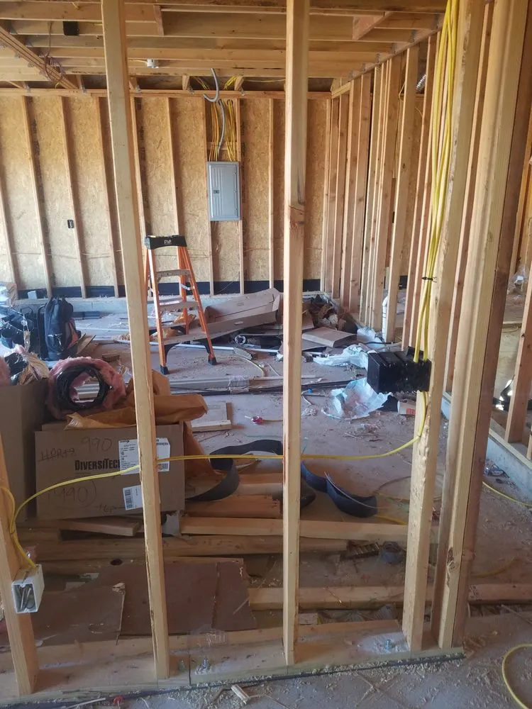 Certified electrician providing circuit breaker repair in , 