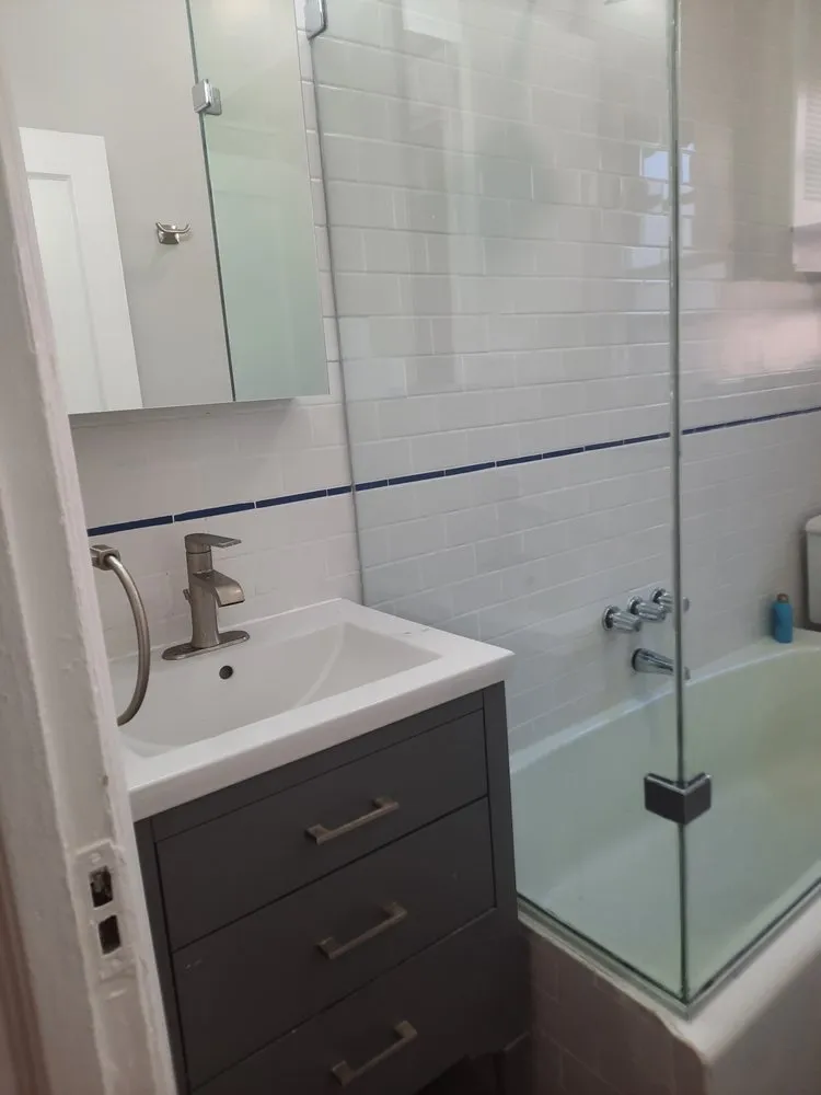 Expert electrician providing circuit breaker repair in ,