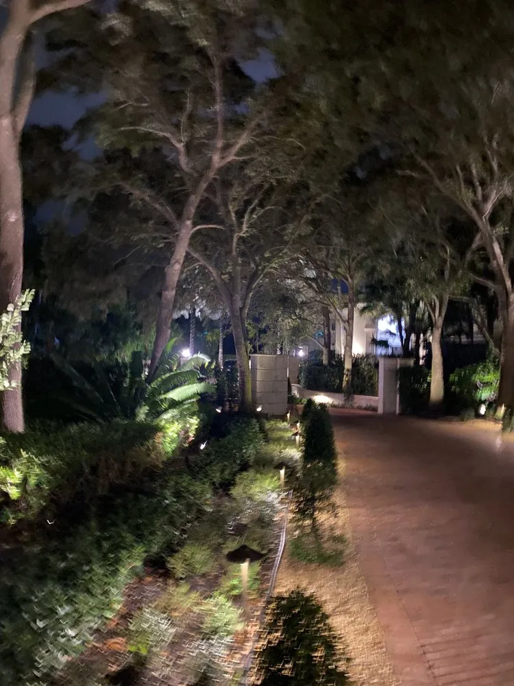 Trusted electrician providing emergency electrical service in , 