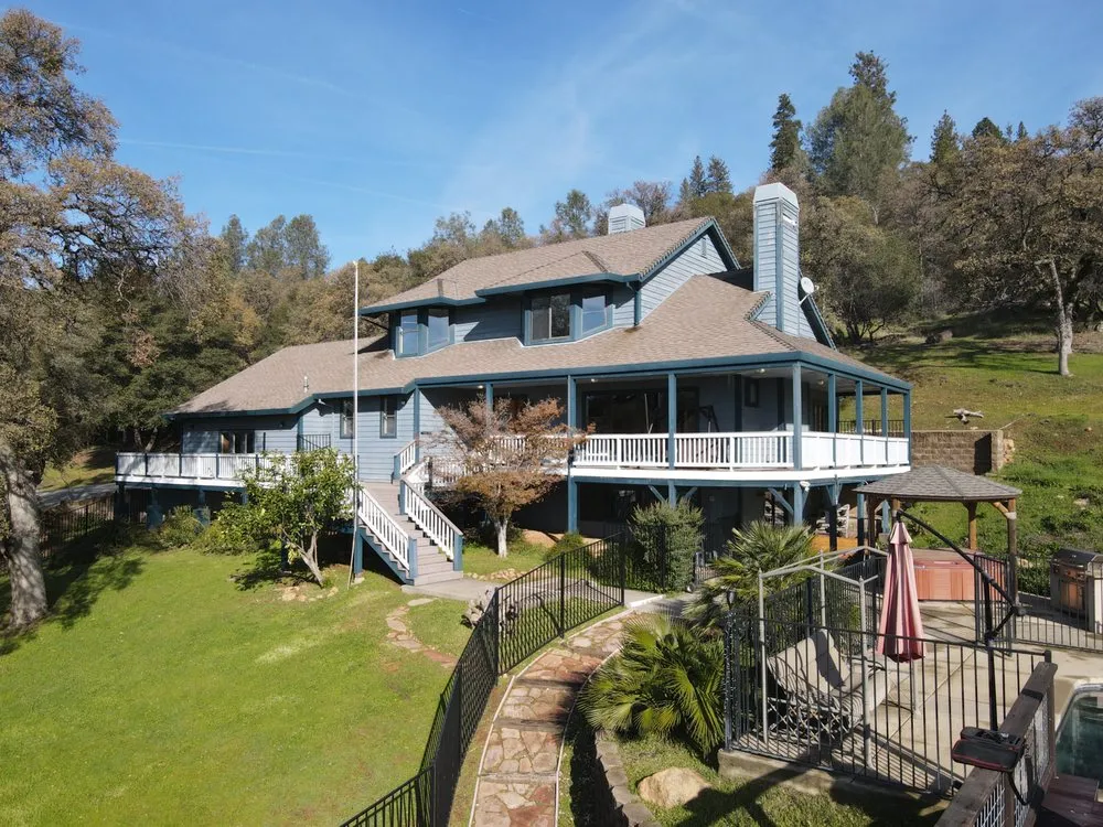 Slide of CRE CONSTRUCTION GROUP