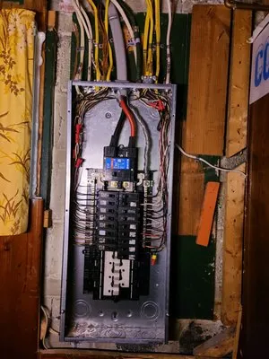 Cre8tive Solutions Contracting Logo