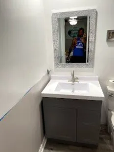 Certified electrician providing circuit breaker repair in , 