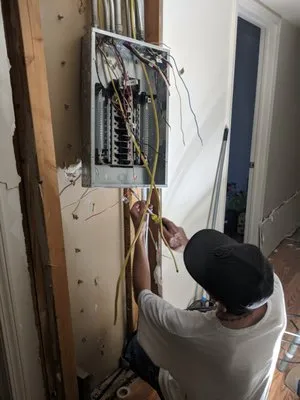 Crestview Electric Logo