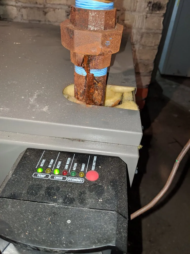 Professional electrician providing circuit breaker repair in , 