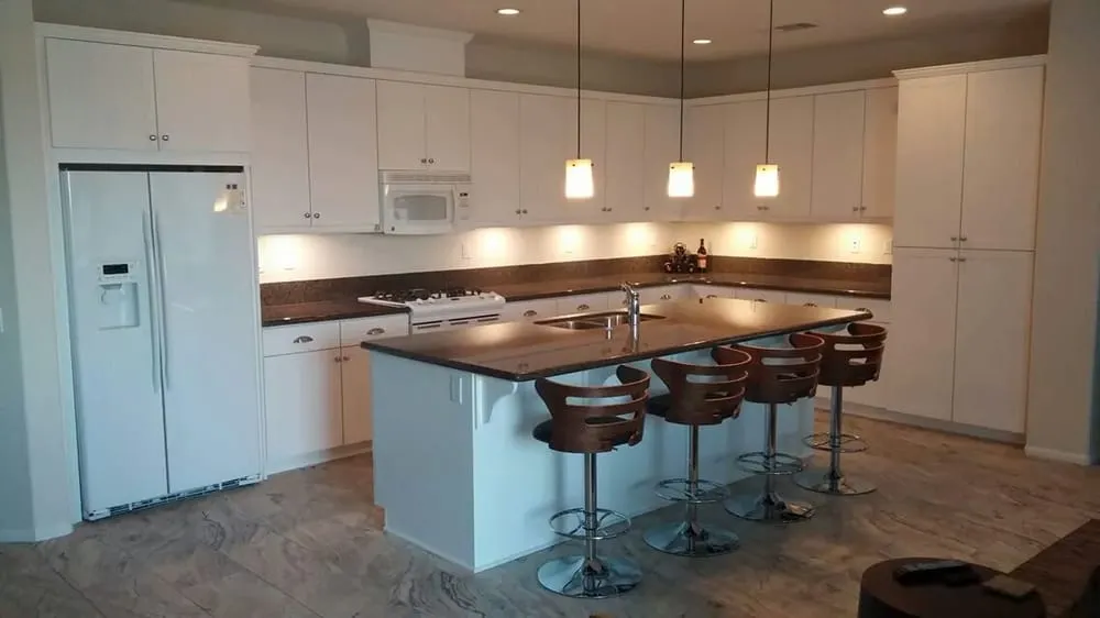 Affordable electrician providing electrical repair in , 