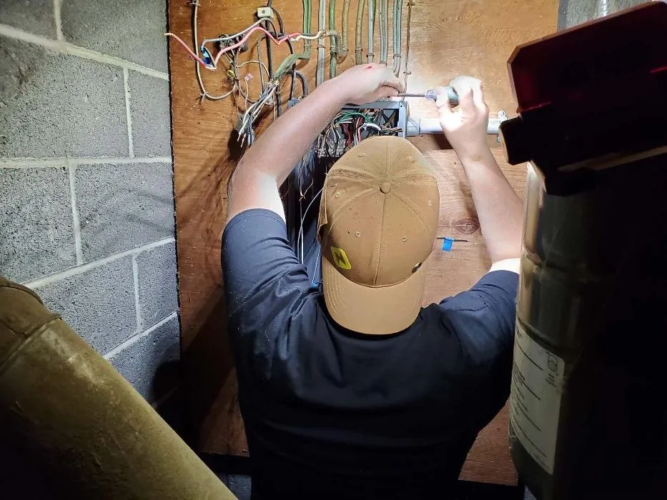 Reliable emergency electrical service experts serving ,  - Crosby Electric