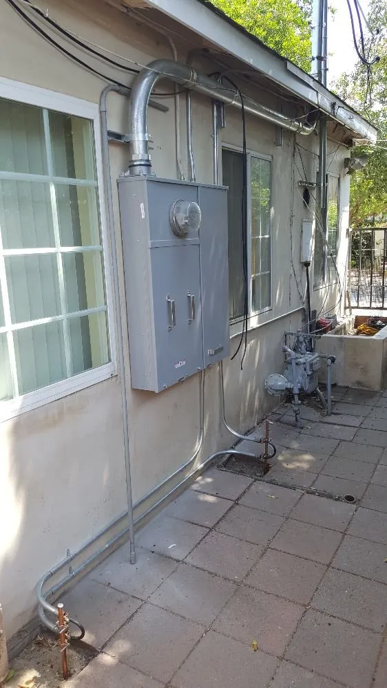 Reliable outlet and switch repair experts serving San Fernando Valley, CA - Crown GE