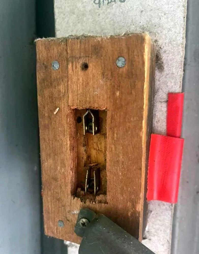 Trusted electrician providing circuit breaker repair in , 