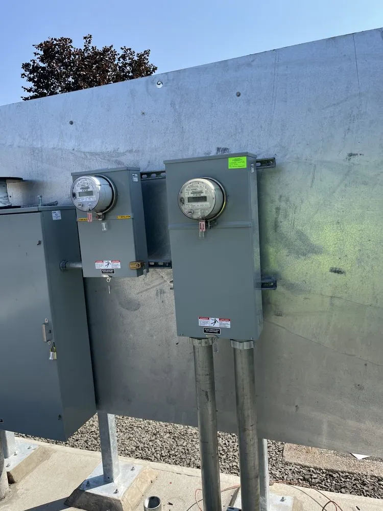 Professional electrician providing emergency electrical service in Toledo, WA - CRU Electric