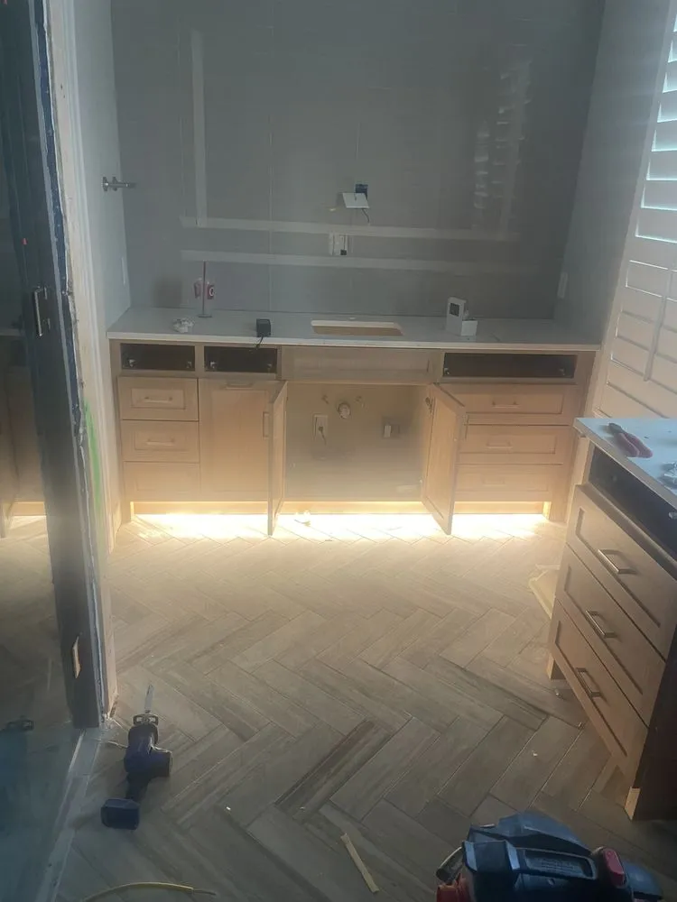 Certified electrician providing lighting installation in , 