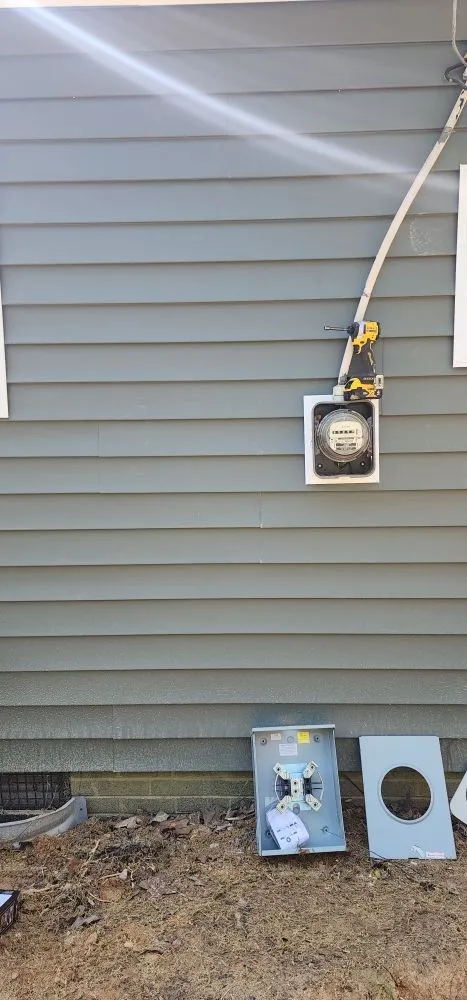 Slide of Cruzito Electrician Service