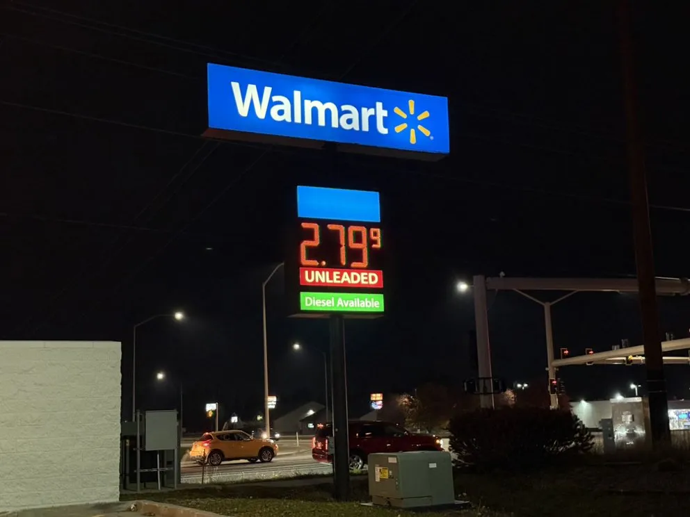 Professional electrician providing emergency electrical service in , 