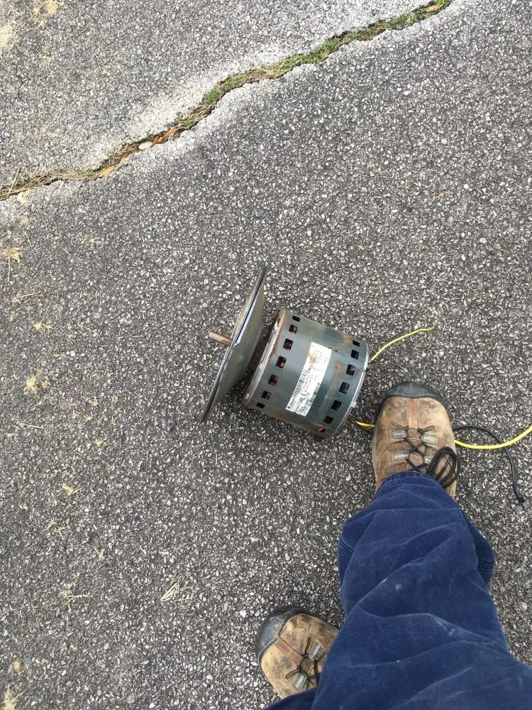 Emergency electrician providing wiring installation in , 