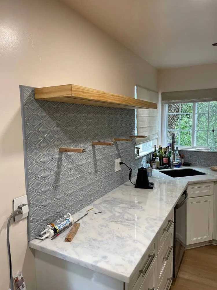 Expert electrician providing electrical repair in , 