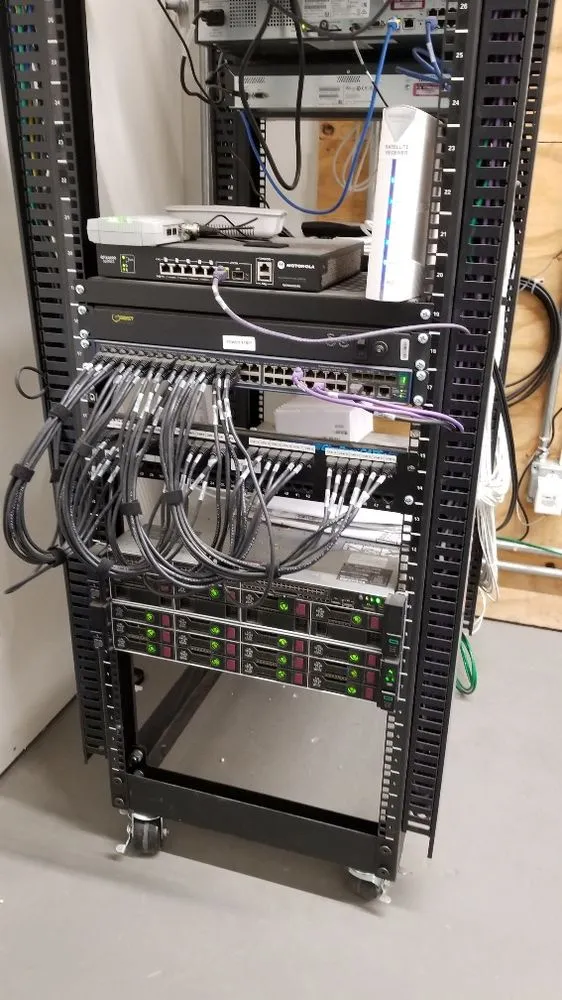 Certified electrician providing circuit breaker repair in , 