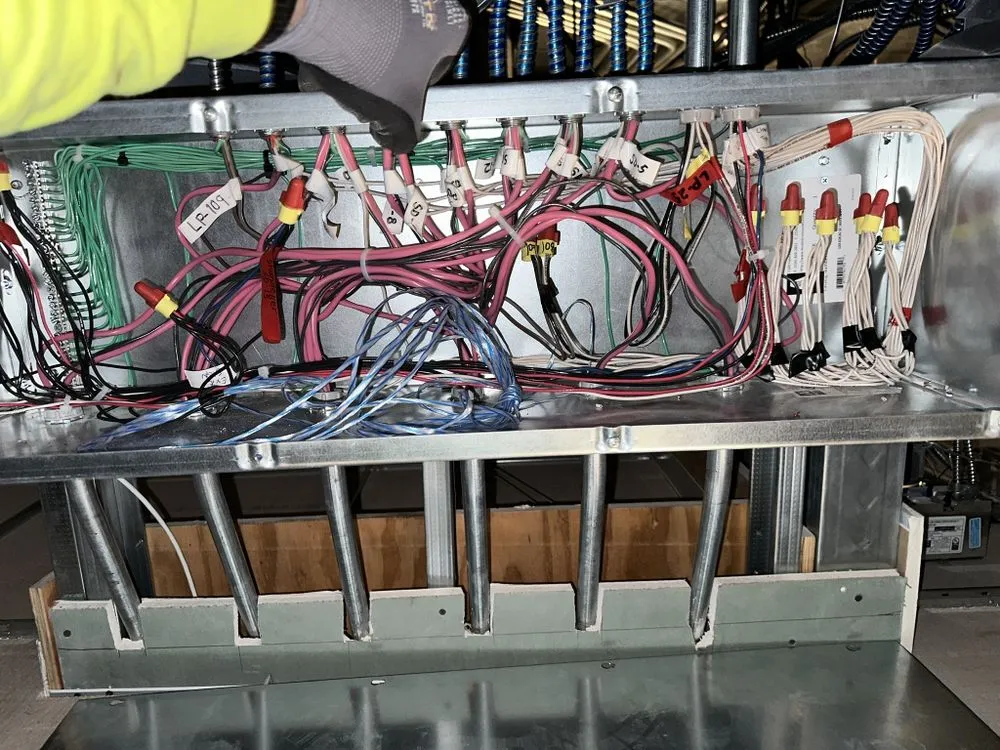 Licensed electrician providing circuit breaker repair in ,