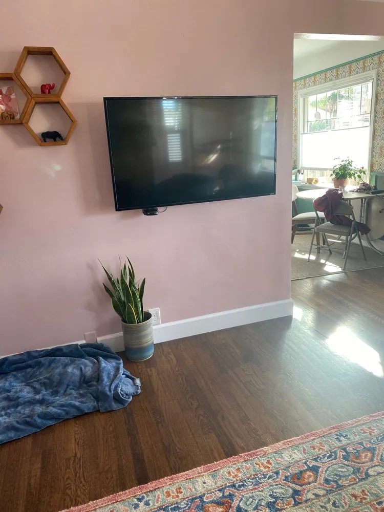 Expert electrician providing emergency electrical service in ,