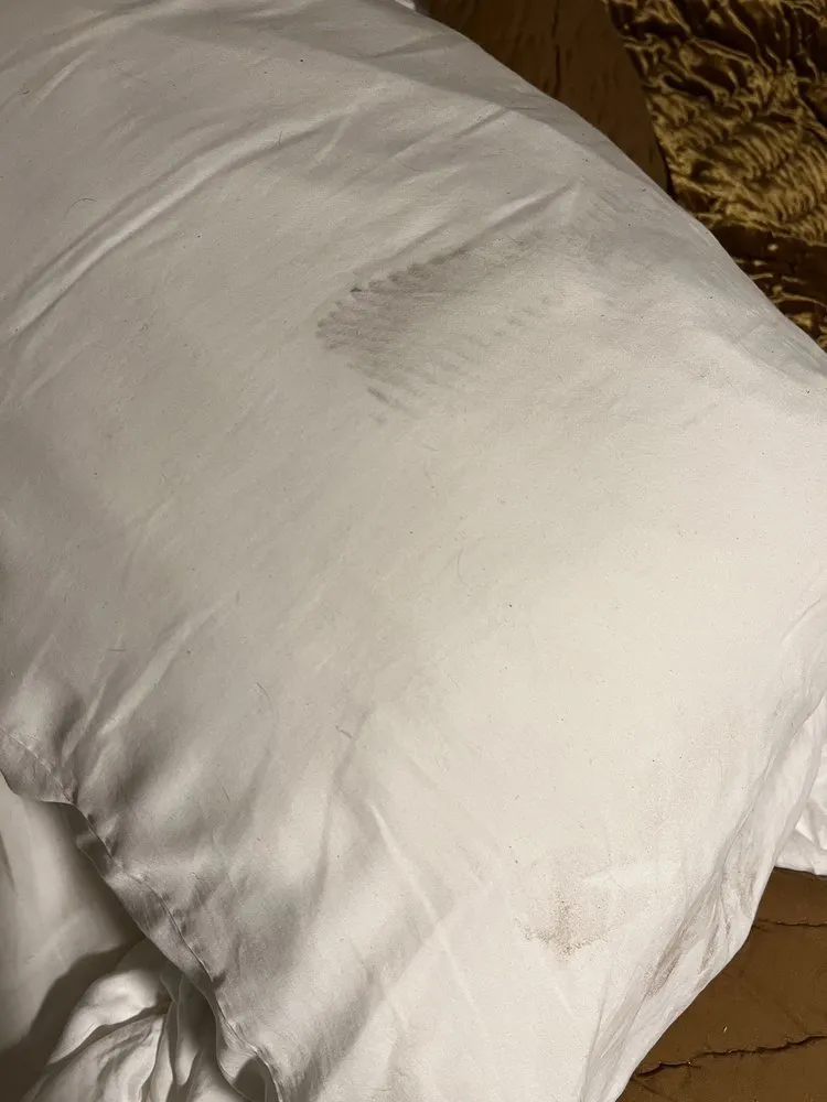 Certified electrician providing emergency electrical service in , 