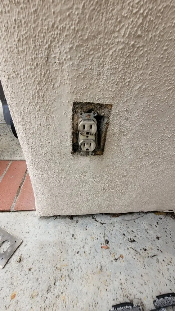 Slide of CZ Electric Licensed Electrical Contractor