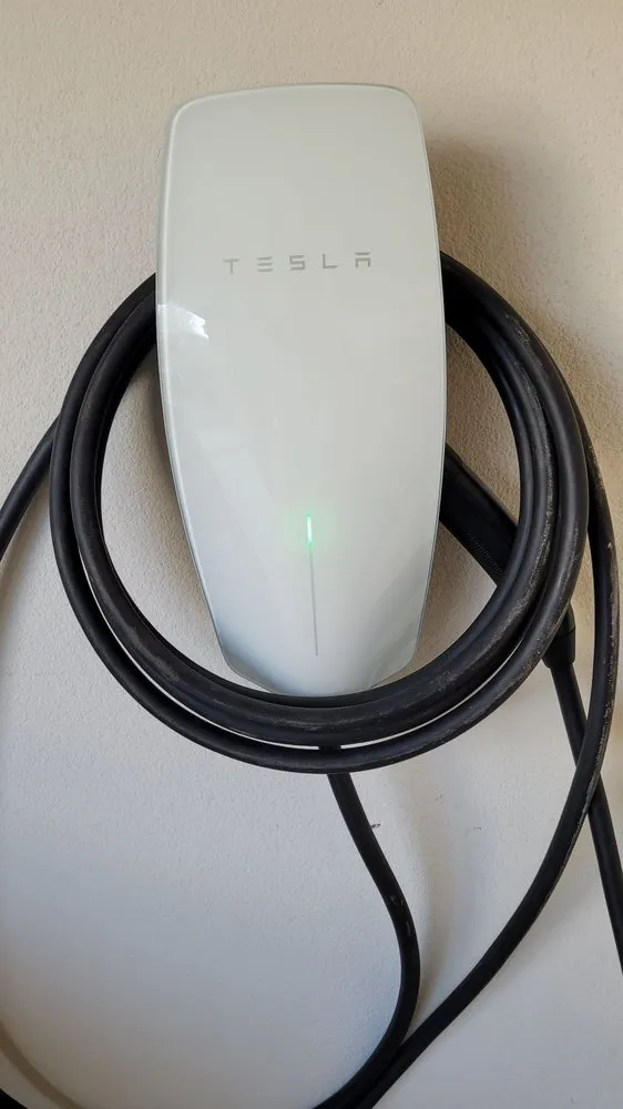 Slide of CZ Electric Licensed Electrical Contractor