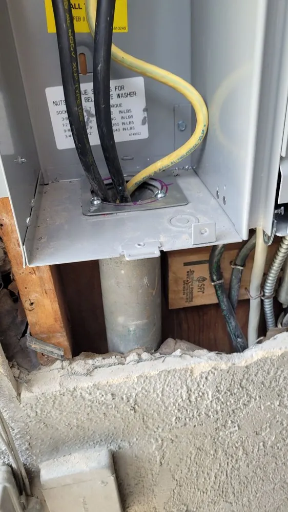 Slide of CZ Electric Licensed Electrical Contractor