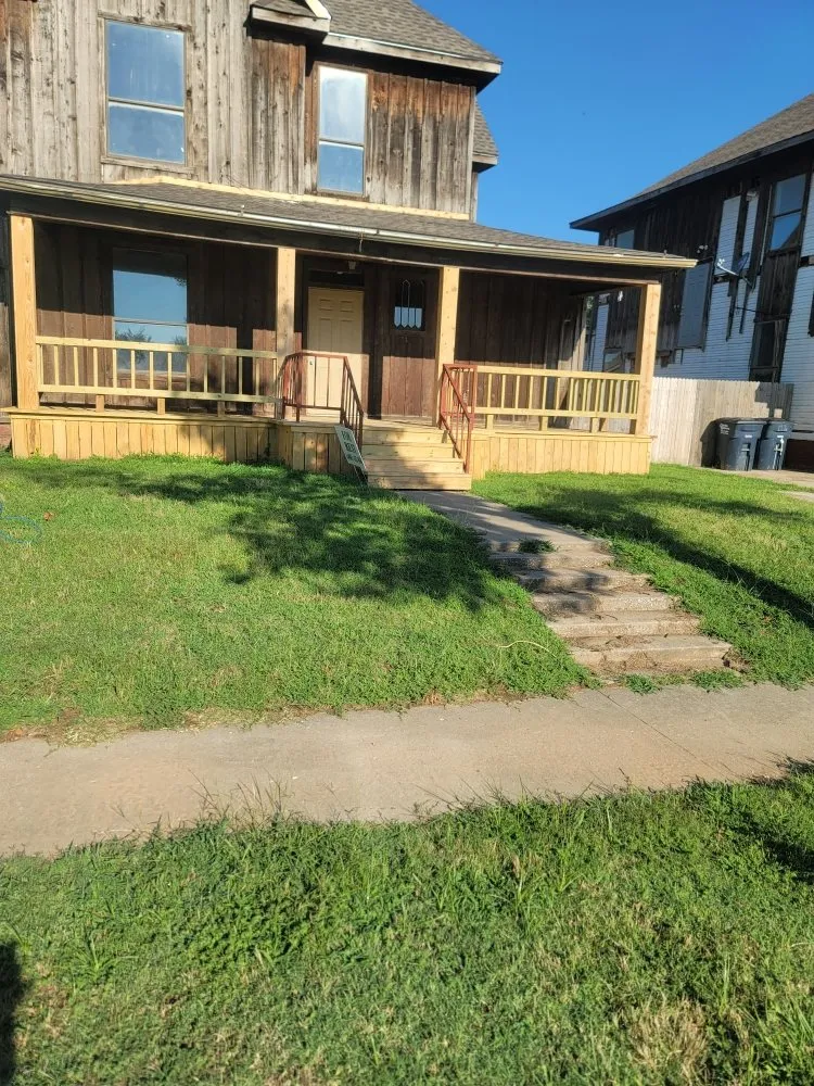 Emergency electrician providing panel upgrade in , 