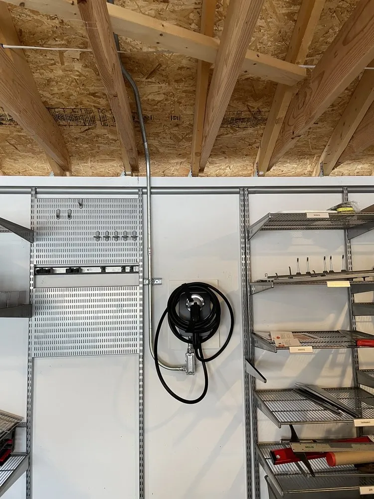 Slide of D & E Electric