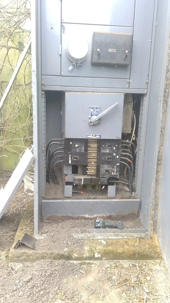 Slide of D & H Electric