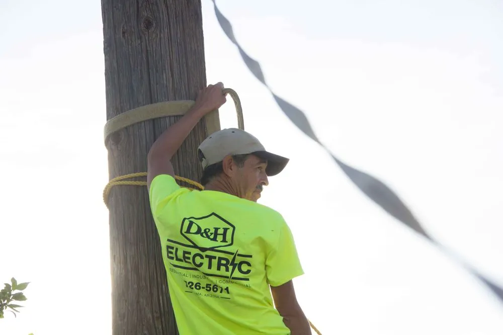 Slide of D & H Electric