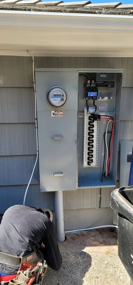 Slide of D & N Electric