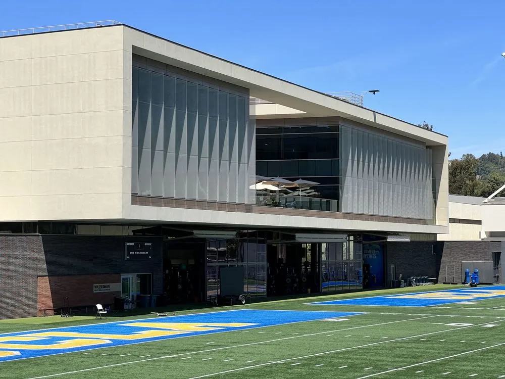 Slide of D-Bac Lighting and Electric