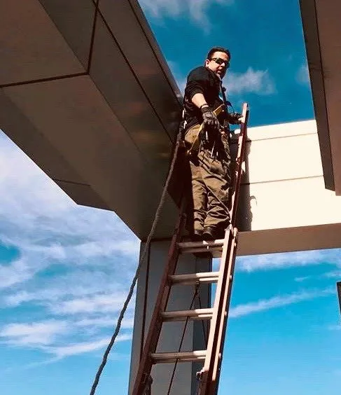 Certified electrician providing emergency electrical service in , 