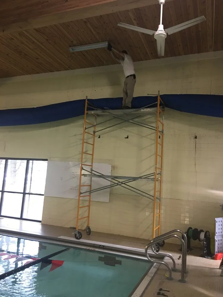 Affordable electrician providing circuit breaker repair in , 