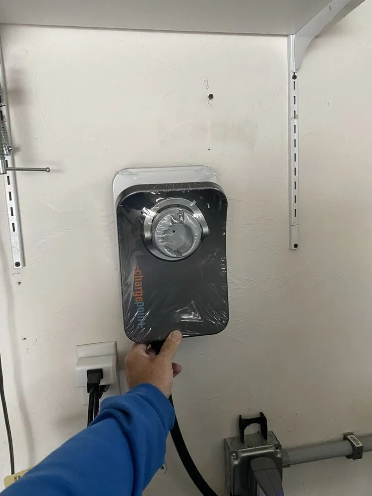 Trusted electrician providing lighting installation in South Walpole, MA - D E S Systems