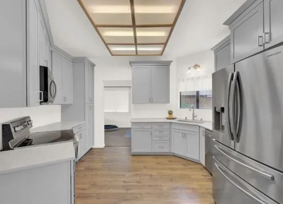 D Roberts Electric Logo