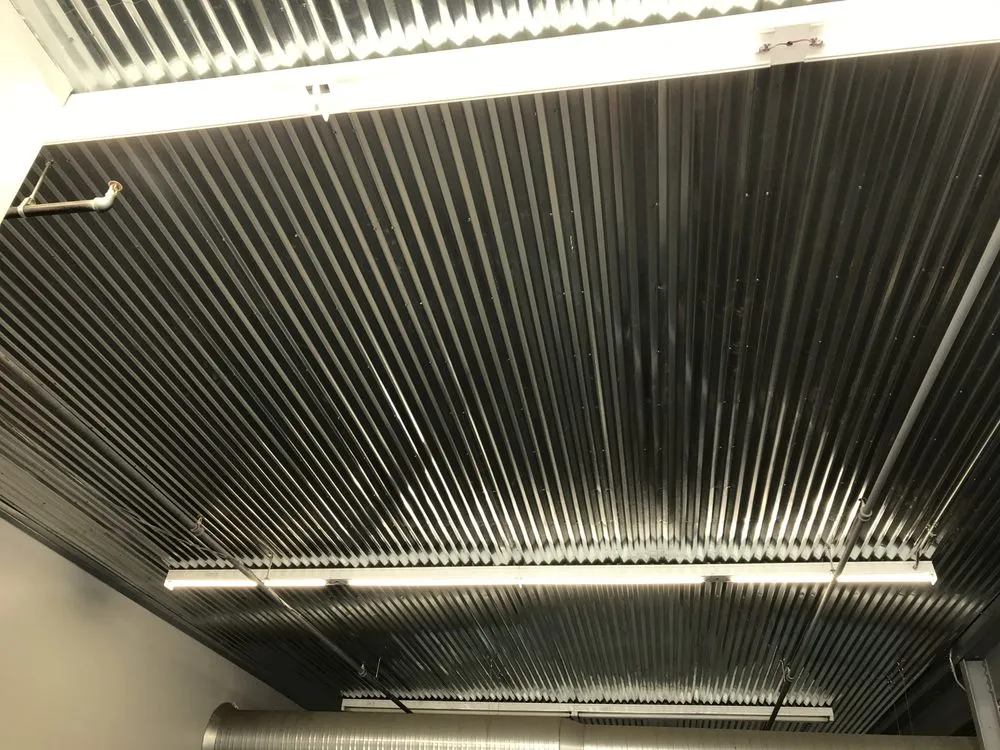 Licensed electrician providing outlet and switch repair in , 