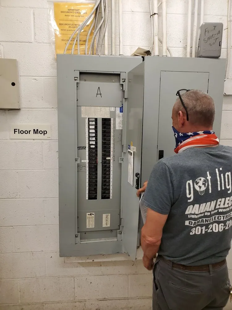 Slide of Dahan Electric