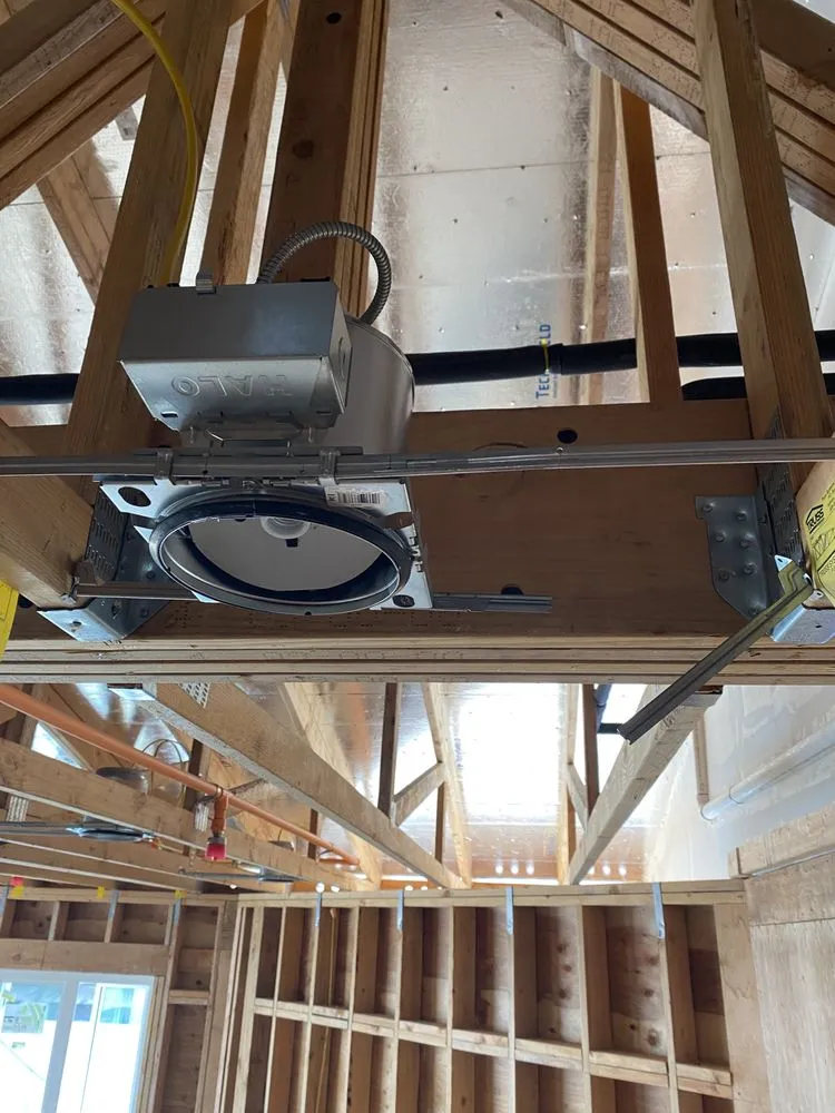 Slide of DaKine Electric