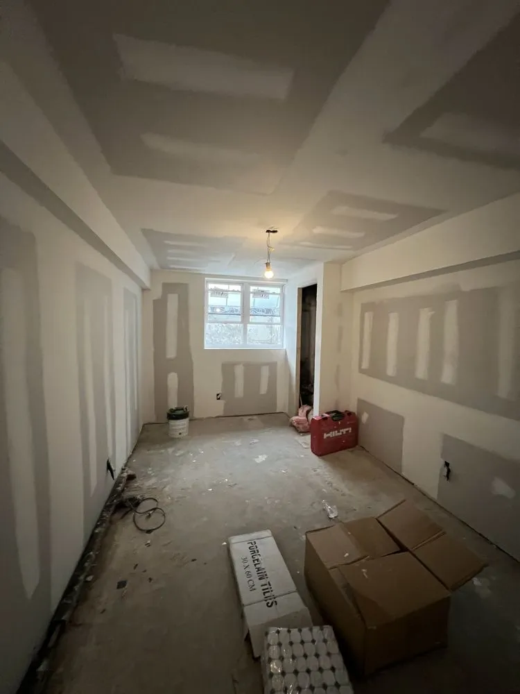 Slide of Dakis Contracting