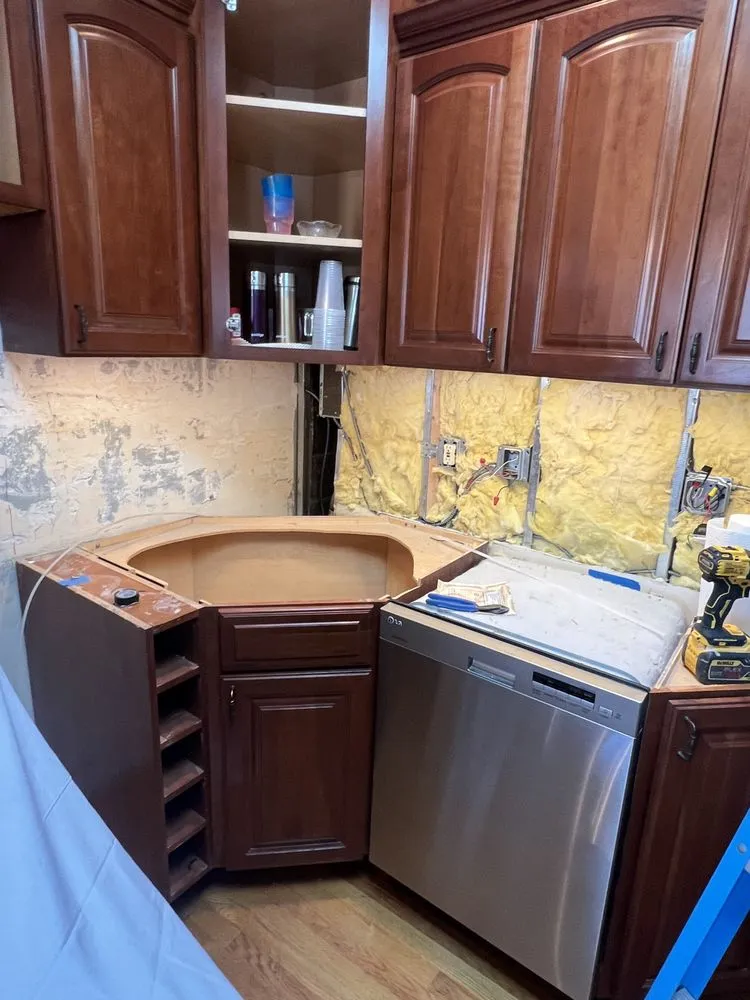 Slide of Dakis Contracting