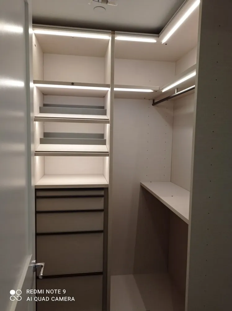 Slide of Damian Handyman General contractor