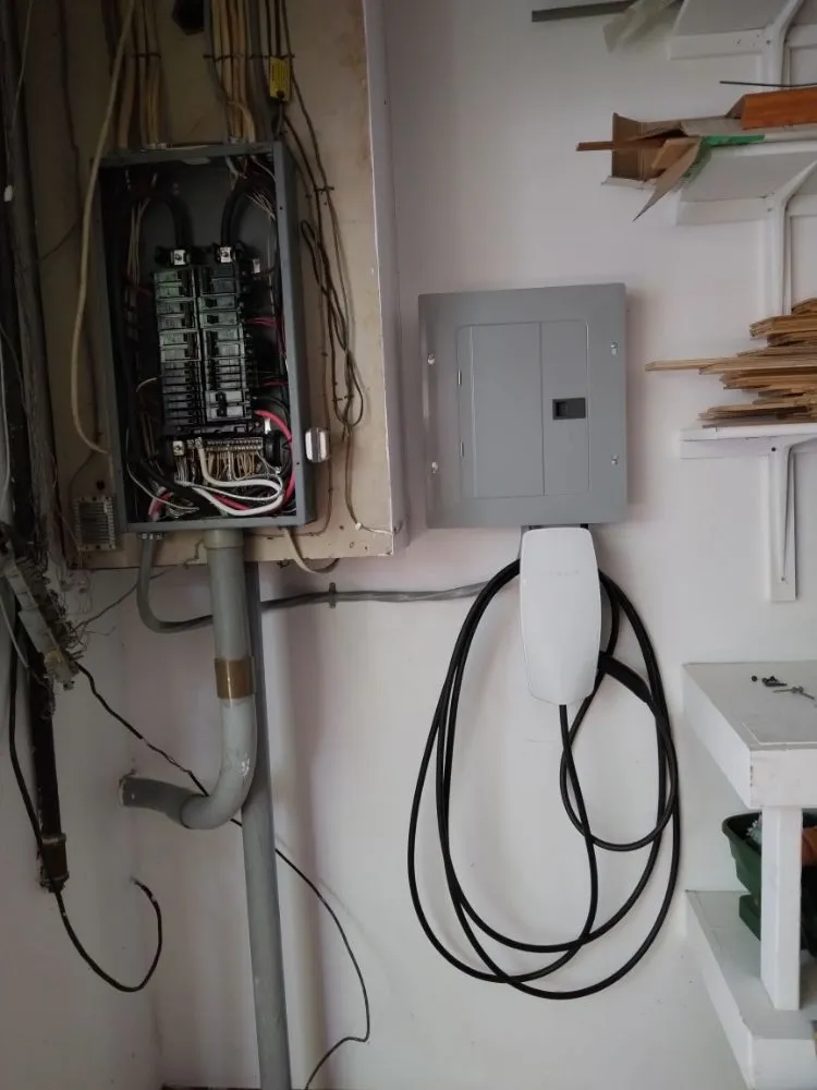 Slide of Dan & Gloria's Electrical Services