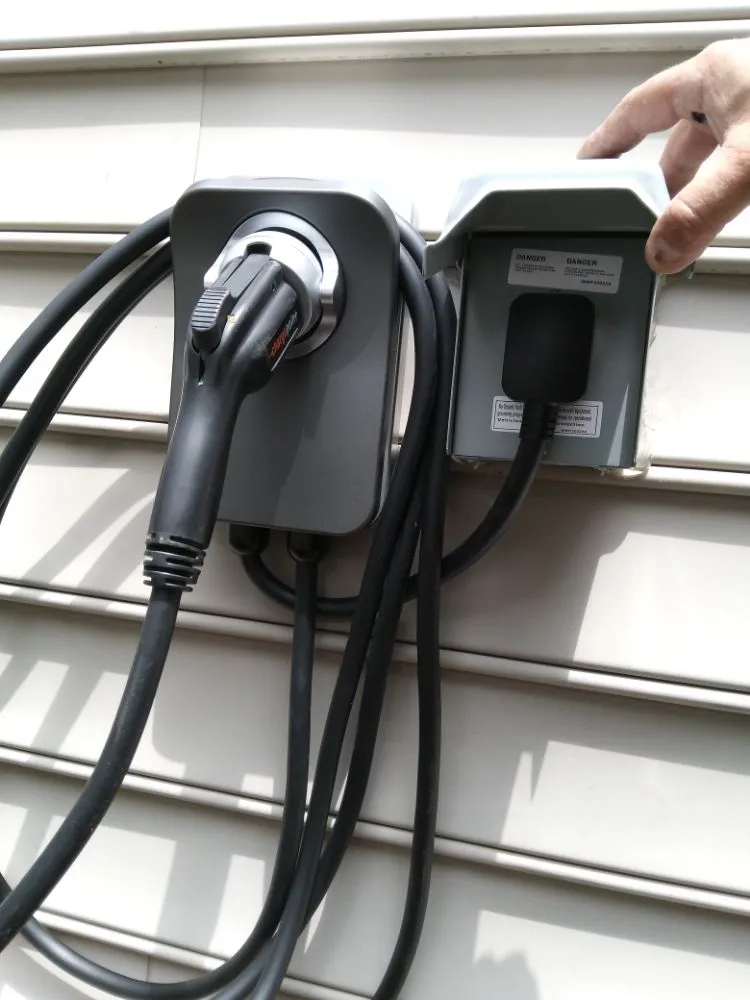 Slide of Dan & Gloria's Electrical Services