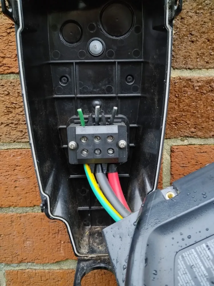 Affordable electrical service for homes in lighting installation,  by 