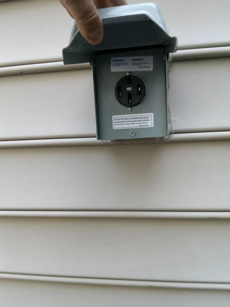 Professional electrical repair service in ,  - Dan & Gloria's Electrical Services