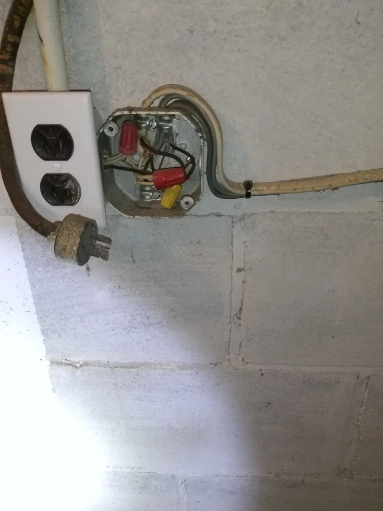 Slide of Dan & Gloria's Electrical Services